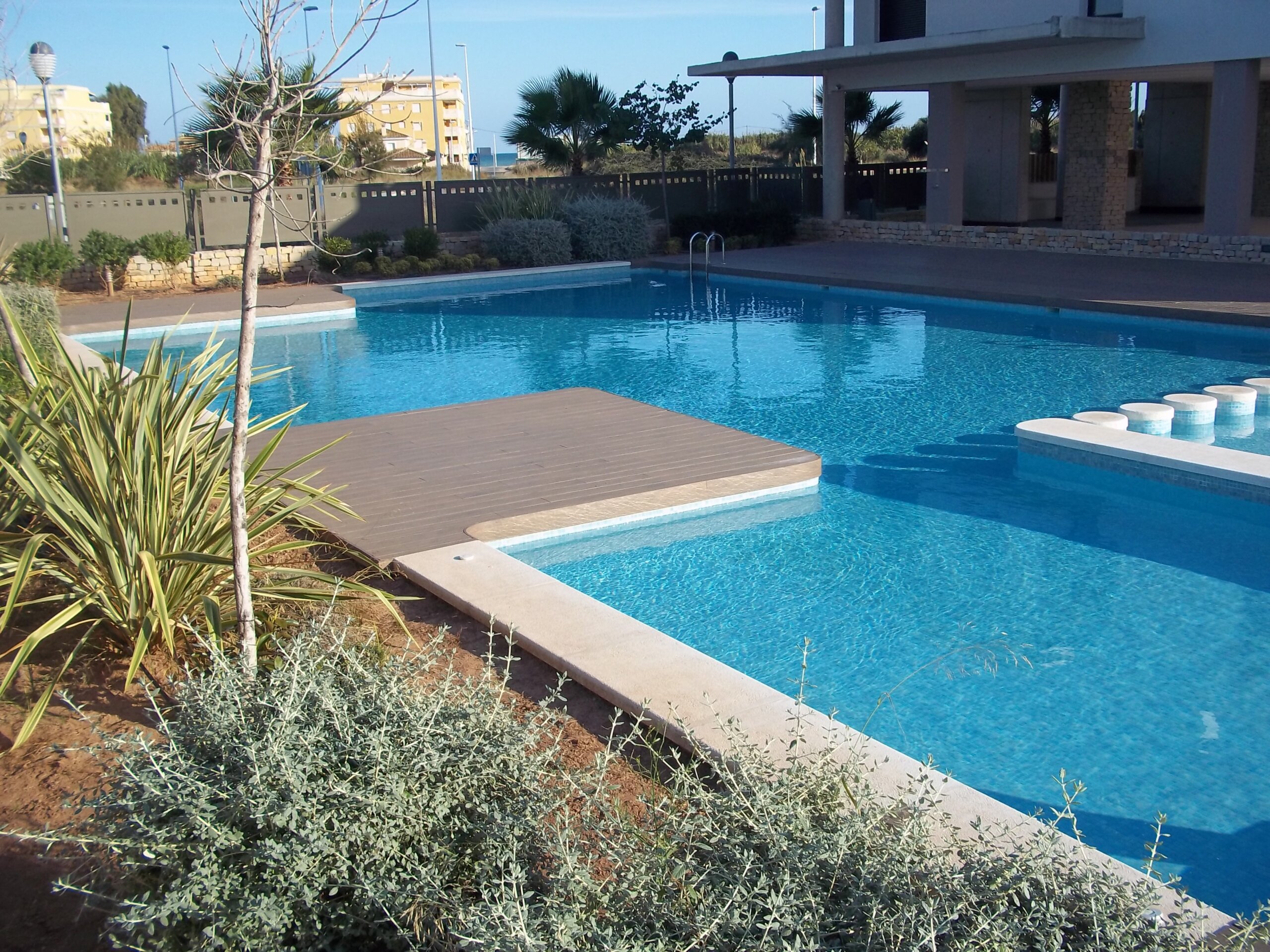 Alttoglass Arctic 316x396mm sheet Iris Mix Pool Mosaic